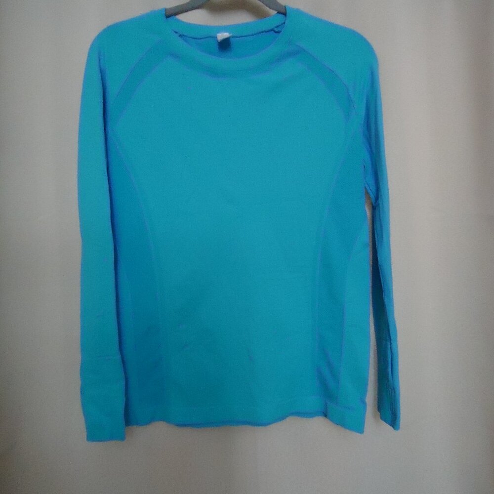 Athletic long sleeve shirt